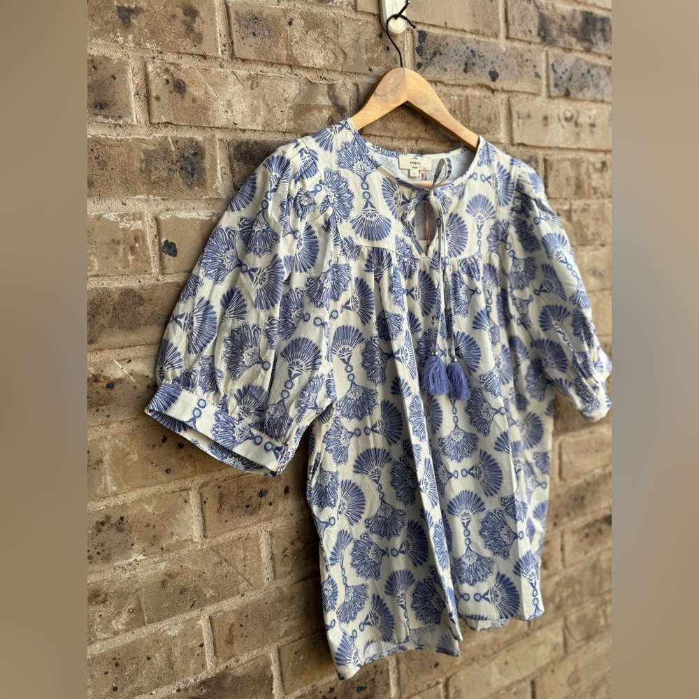 entro NWT The Charmer Blue Floral Blouse Peasant Tunic Size Large - Picture 5 of 13